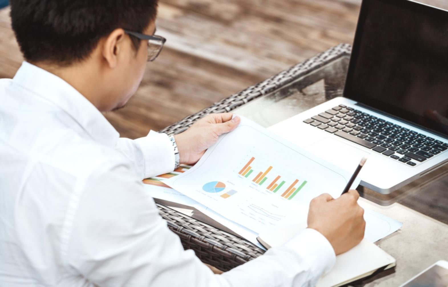 Interface d'analyse SEO montrant les métriques de performance